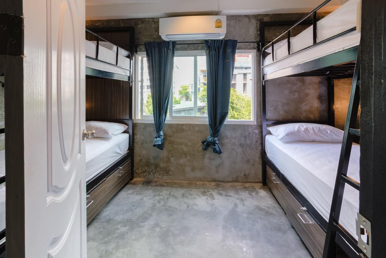 Revolution Hostel Asoke Bangkok Exterior photo